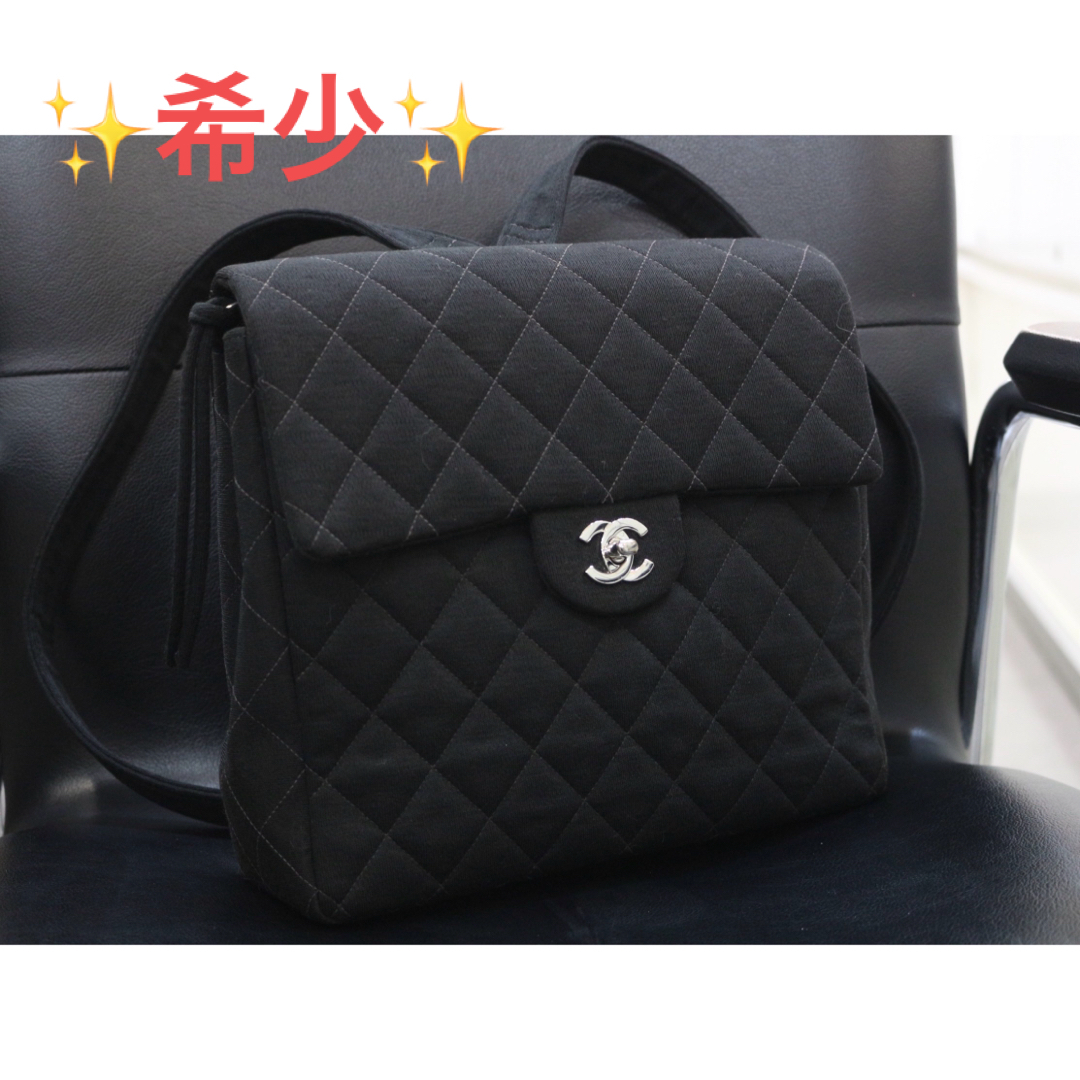 CHANEL(シャネル)のCHANEL☆ターンロックバックパック/リュック/黒×シルバー レディースのバッグ(リュック/バックパック)の商品写真