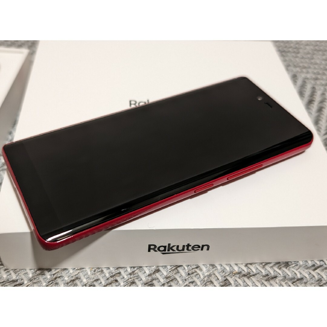 Rakuten(ラクテン)のRakuten Handクリムゾンレッド128GB スマホ/家電/カメラのスマートフォン/携帯電話(スマートフォン本体)の商品写真