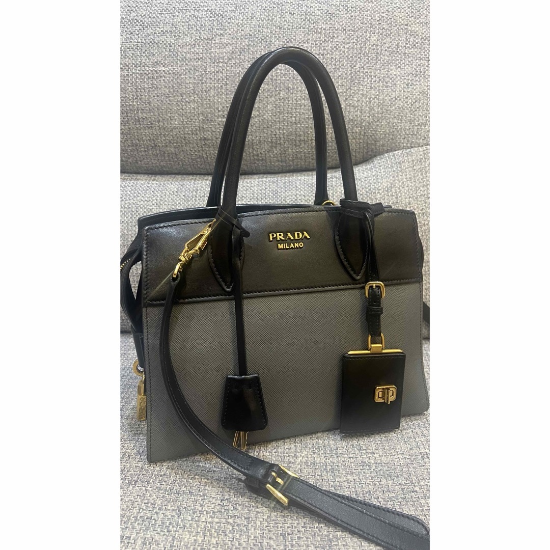 PRADA(プラダ)の【大幅お値下げ】プラダ 2way ショルダーバッグ レディースのバッグ(ショルダーバッグ)の商品写真