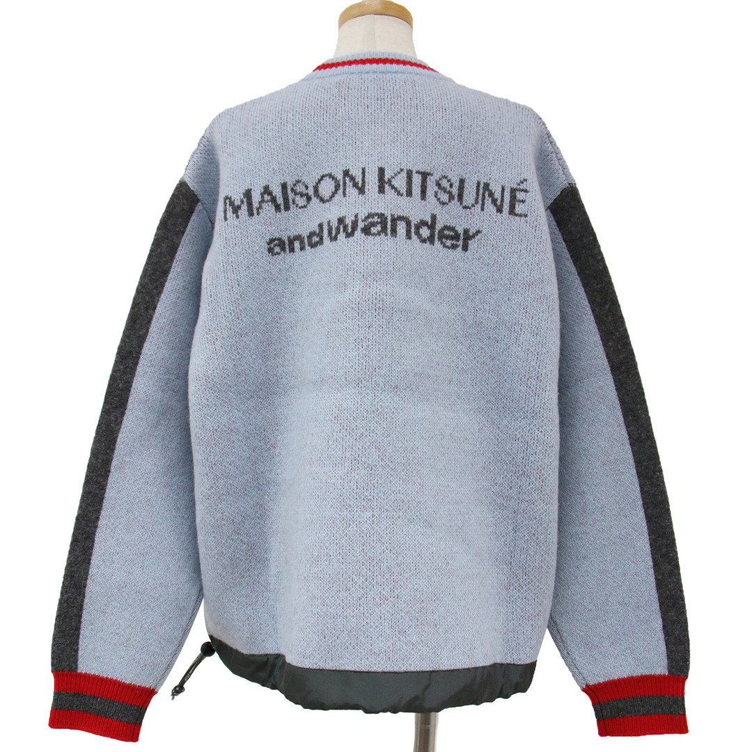 MAISON KITSUNE'(メゾンキツネ)の美品 MAISON KITSUNE メゾン キツネ and wander ニット トップス カットソー プルオーバー 23秋冬 ライトブルー グレー レッド 3 長袖 ライン キツネ ロゴ ドローストリング ラムズウール ナイロン  カジュアル メンズライク ブランド【レディース】【中古】 レディースのトップス(ニット/セーター)の商品写真