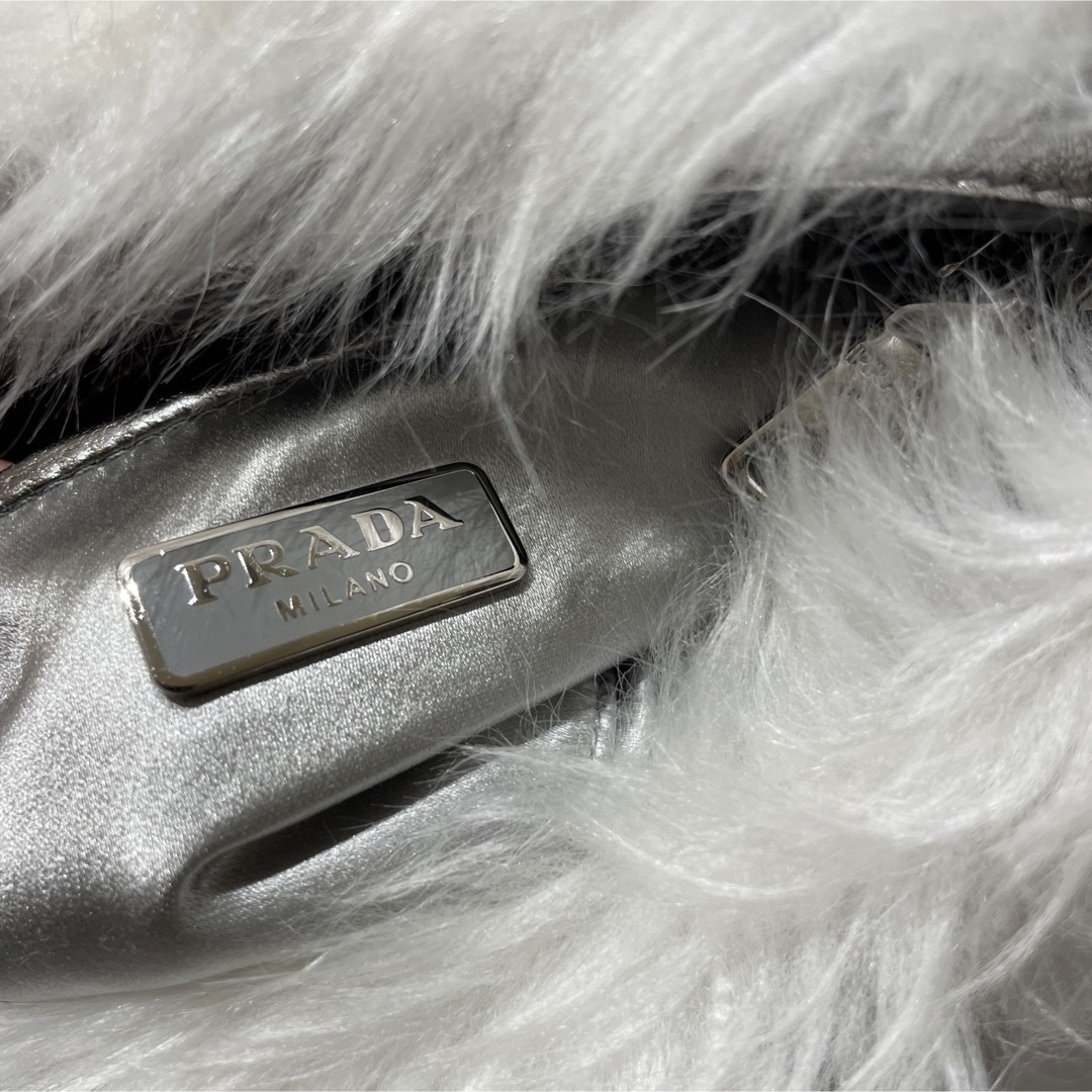 PRADA(プラダ)のPRADA♦︎プラダ ホワイト エコファー クラッチバッグ レディースのバッグ(クラッチバッグ)の商品写真