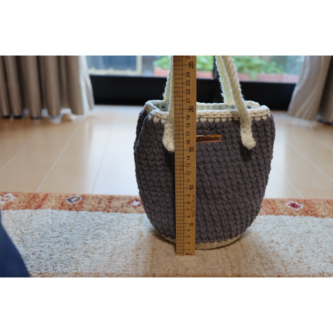 手作り　編みカバン レディースのバッグ(ハンドバッグ)の商品写真