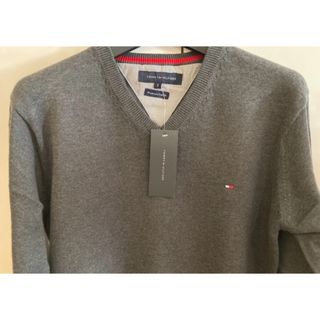 トミーヒルフィガー(TOMMY HILFIGER)の新品未使用！　トミーヒルフィガー　TOMMY  Vネックセーター　グレーM(ニット/セーター)