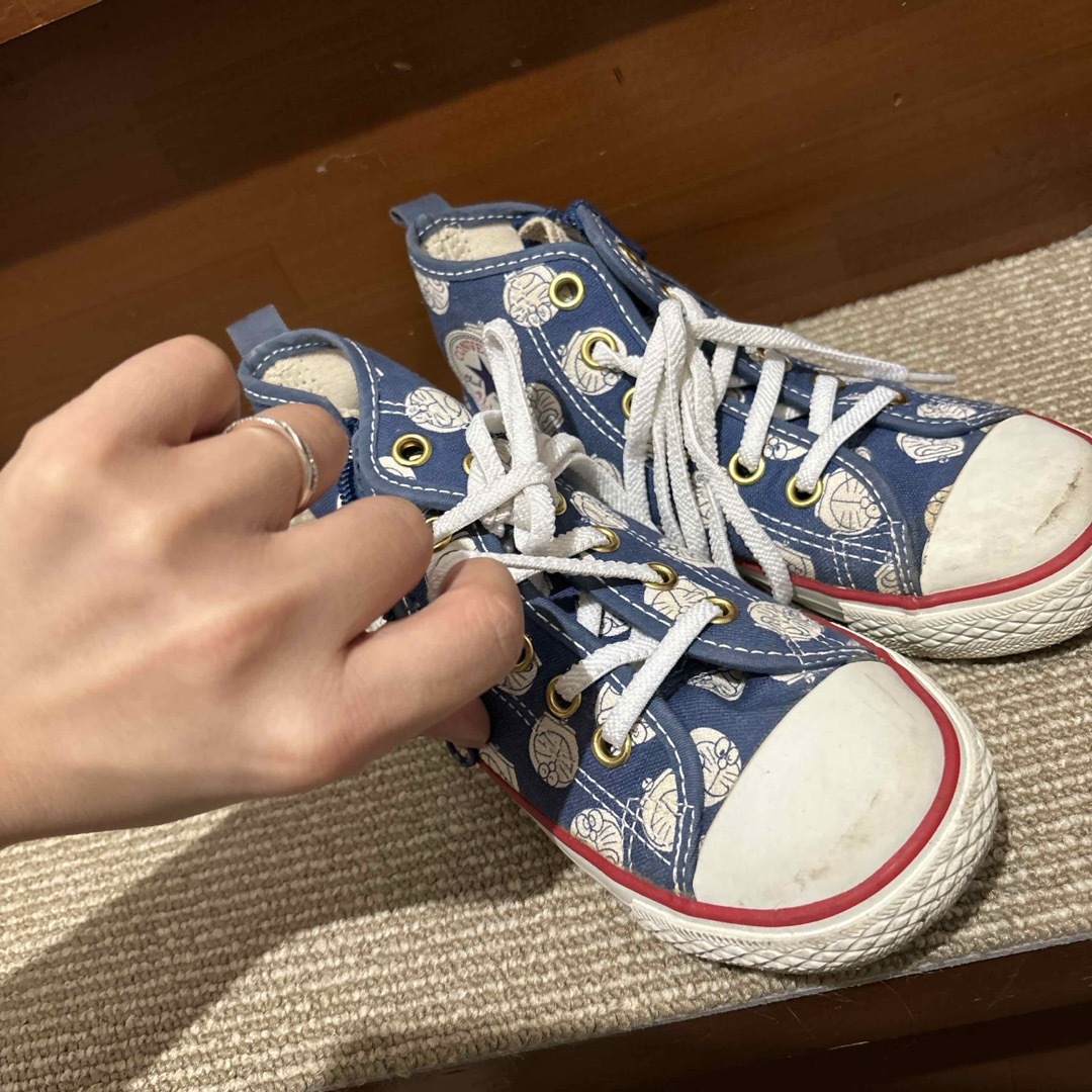 CONVERSE(コンバース)のコンバース×ドラえもん コラボ ハイカットスニーカー キッズ/ベビー/マタニティのキッズ靴/シューズ(15cm~)(スニーカー)の商品写真