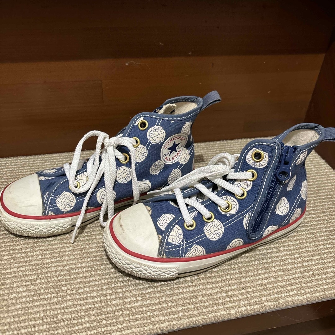 CONVERSE(コンバース)のコンバース×ドラえもん コラボ ハイカットスニーカー キッズ/ベビー/マタニティのキッズ靴/シューズ(15cm~)(スニーカー)の商品写真