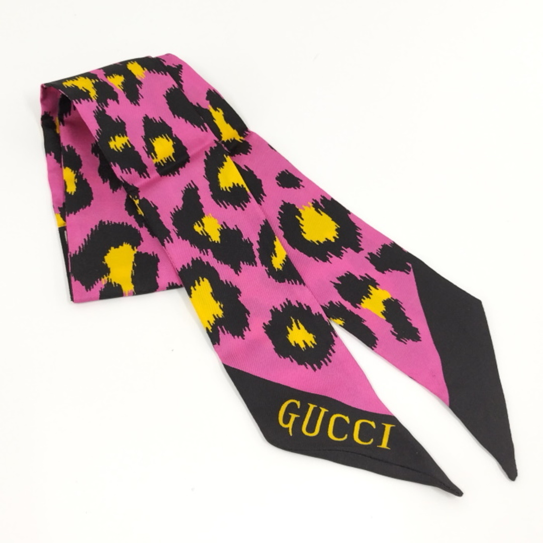 Gucci(グッチ)のGUCCI スカーフ レオパード ピンク シルク100％ レディースのファッション小物(バンダナ/スカーフ)の商品写真