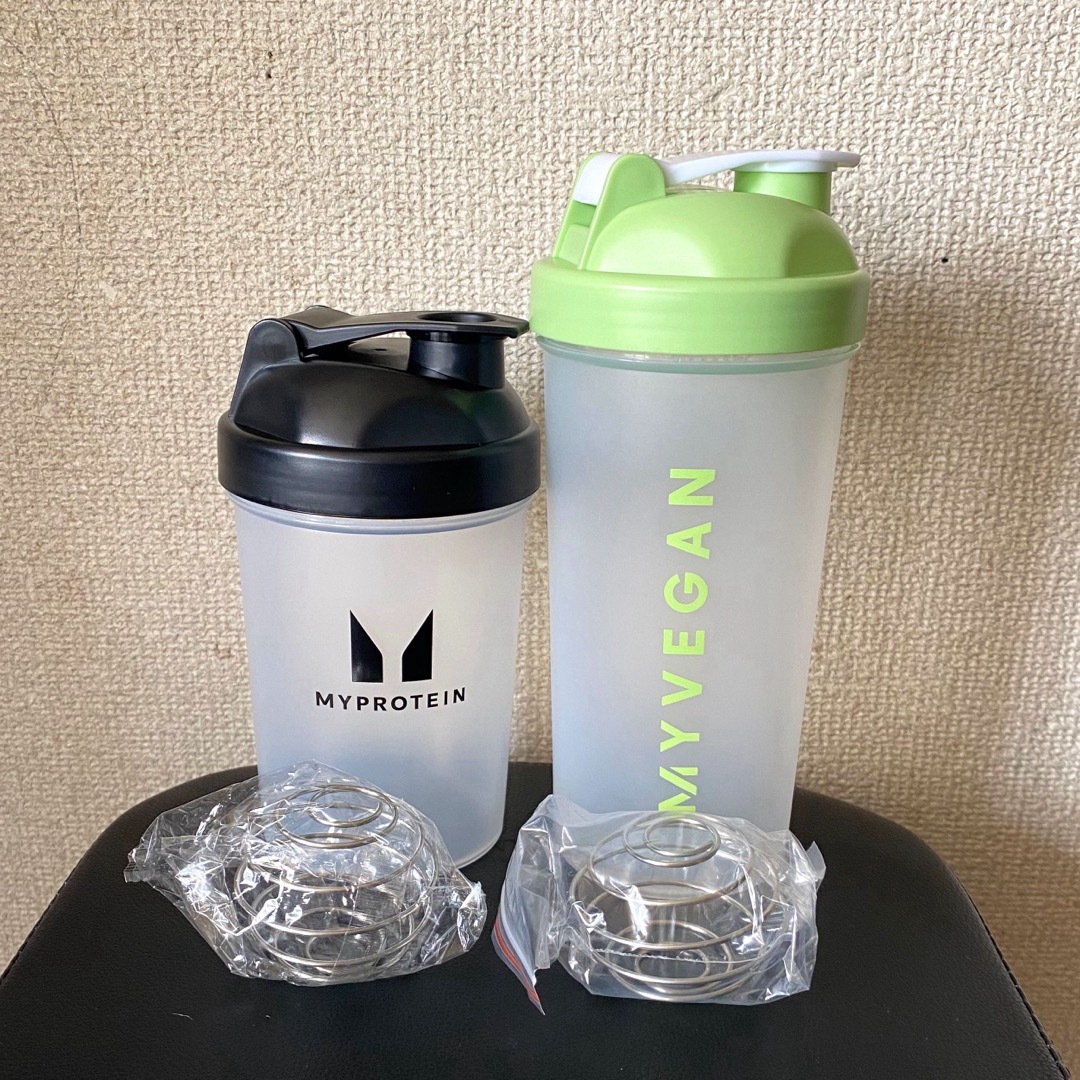 MYPROTEIN(マイプロテイン)のマイプロテイン　 黒シェイカー＆緑シェイカー600ml スポーツ/アウトドアのトレーニング/エクササイズ(トレーニング用品)の商品写真