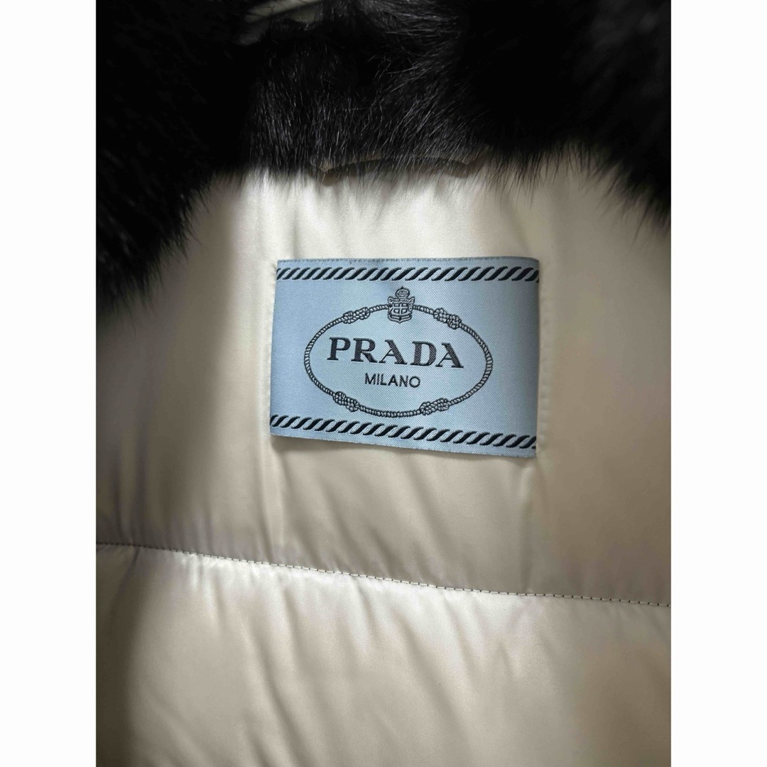 PRADA(プラダ)のPRADA プラダ ダウン ブルーフォックスダウンコート　ダウンジャケット レディースのジャケット/アウター(ダウンジャケット)の商品写真