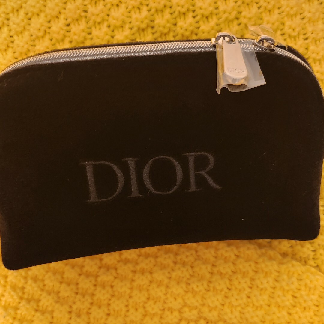 Dior(ディオール)の【新品・未使用】ディオールノベルティポーチ エンタメ/ホビーのコレクション(ノベルティグッズ)の商品写真