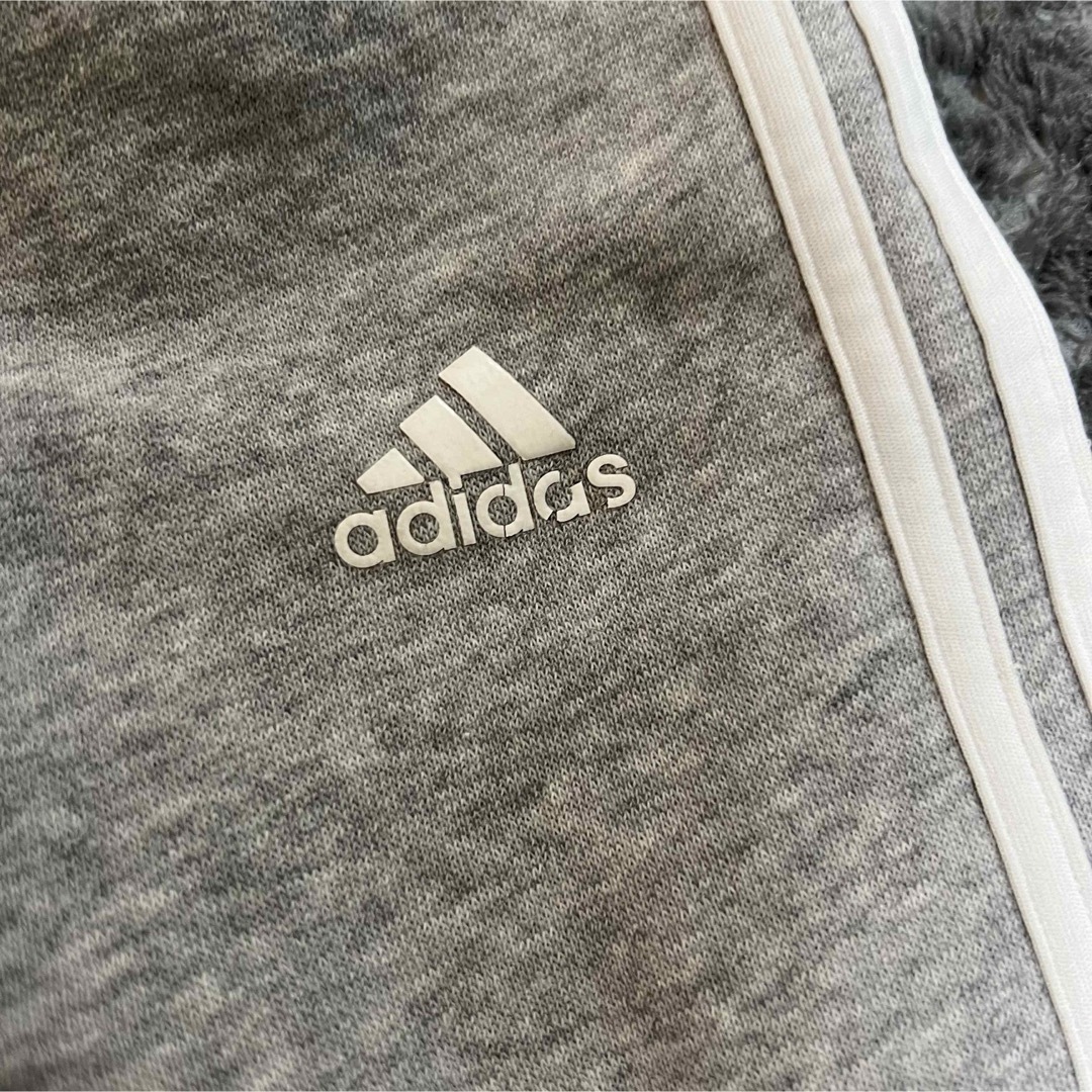 adidas(アディダス)のadidas 80cm キッズ　ベビー　パンツ　スウェットパンツ　グレー キッズ/ベビー/マタニティのベビー服(~85cm)(パンツ)の商品写真