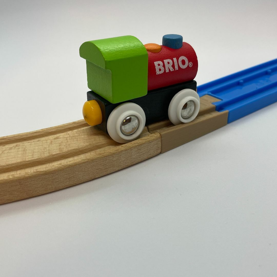 ブリオ BRIO 木製レール プラレール 変換 連結 ２種（木質繊維配合） キッズ/ベビー/マタニティのおもちゃ(電車のおもちゃ/車)の商品写真