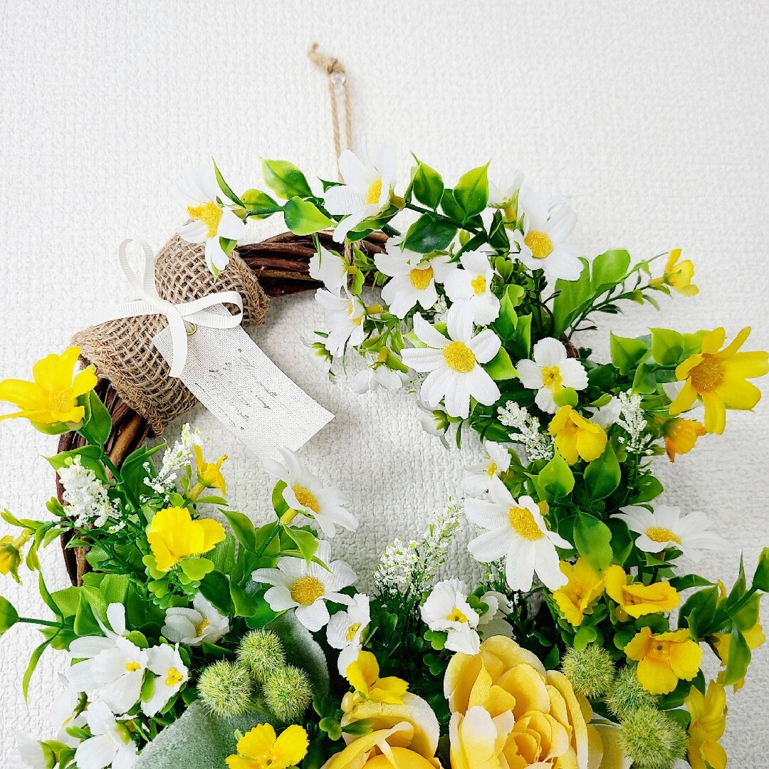 2024年 春感じる黄色い薔薇とデージーFLOWERリース□ボンボンベリー□ ハンドメイドのフラワー/ガーデン(リース)の商品写真