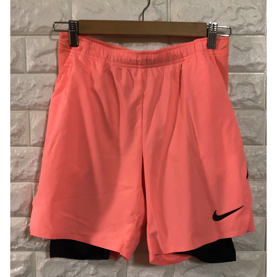 NIKE(ナイキ)の美品　ナイキ　スパッツつき　ショートパンツ スポーツ/アウトドアのテニス(ウェア)の商品写真