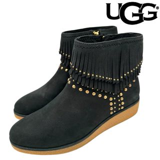 アグ(UGG)の〈極美品〉UGG アグ【23cm】フリンジ スタッズ ショートブーツ 黒(ブーツ)