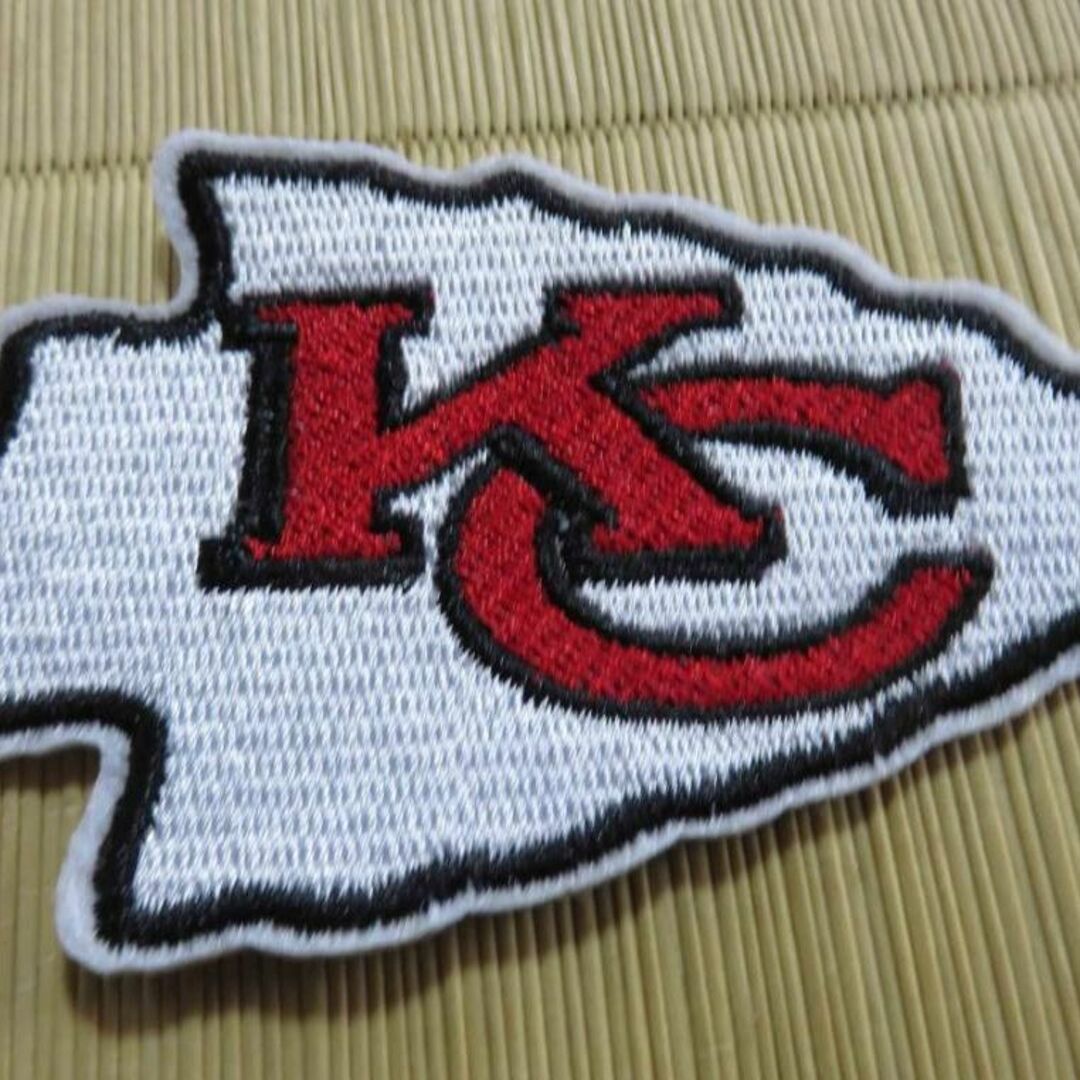 白赤KC激渋NFLカンザスシティ・チーフスChiefs刺繍ワッペン■アメフト観戦 スポーツ/アウトドアのスポーツ/アウトドア その他(アメリカンフットボール)の商品写真