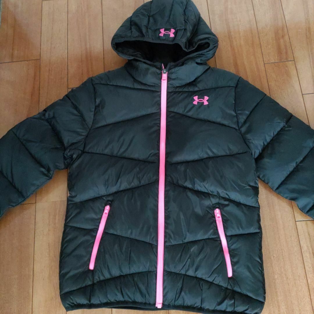 UNDER ARMOUR(アンダーアーマー)の160(150)　アンダーアーマー★パッファージャケット・ガールズ　アウター キッズ/ベビー/マタニティのキッズ服女の子用(90cm~)(ジャケット/上着)の商品写真