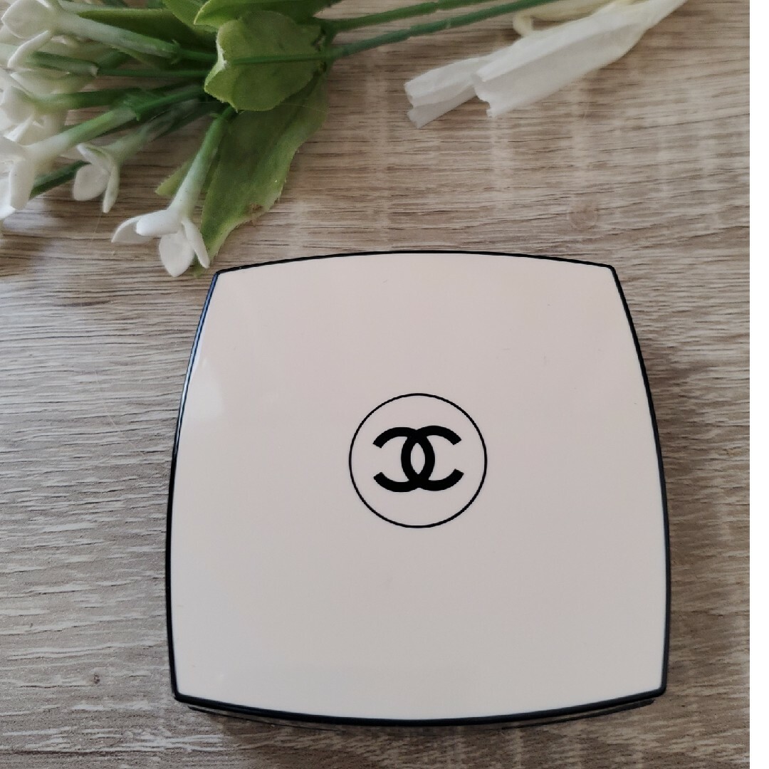 CHANEL(シャネル)のシャネル CHANEL レベージュパレットルガールライト ルガール ライト コスメ/美容のベースメイク/化粧品(アイシャドウ)の商品写真