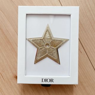 Dior ノベルティ ピンバッジ スター 星 ディオール　ピンズ(ノベルティグッズ)