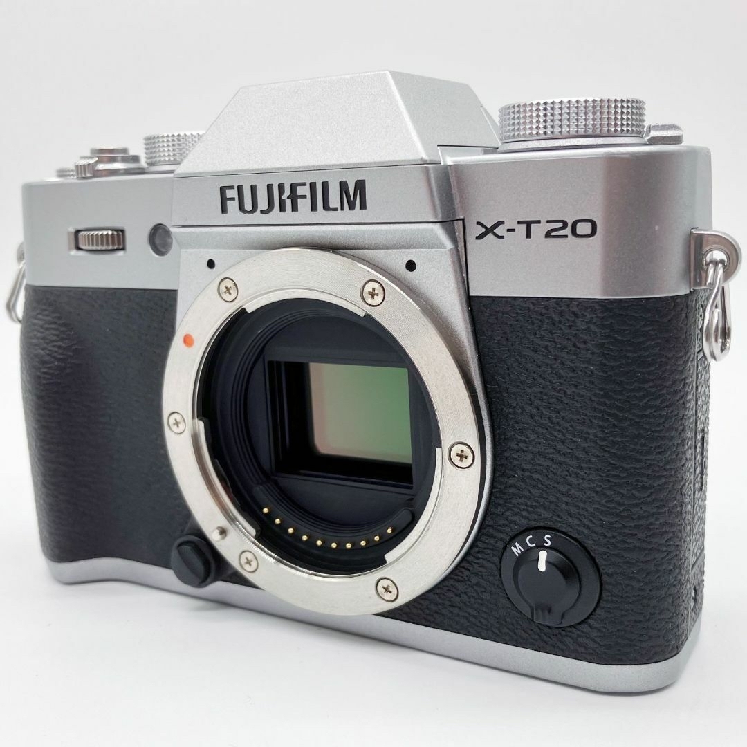 富士フイルム(フジフイルム)のFUJIFILM ミラーレス一眼カメラ X-T20 レンズキットシルバー スマホ/家電/カメラのカメラ(ミラーレス一眼)の商品写真