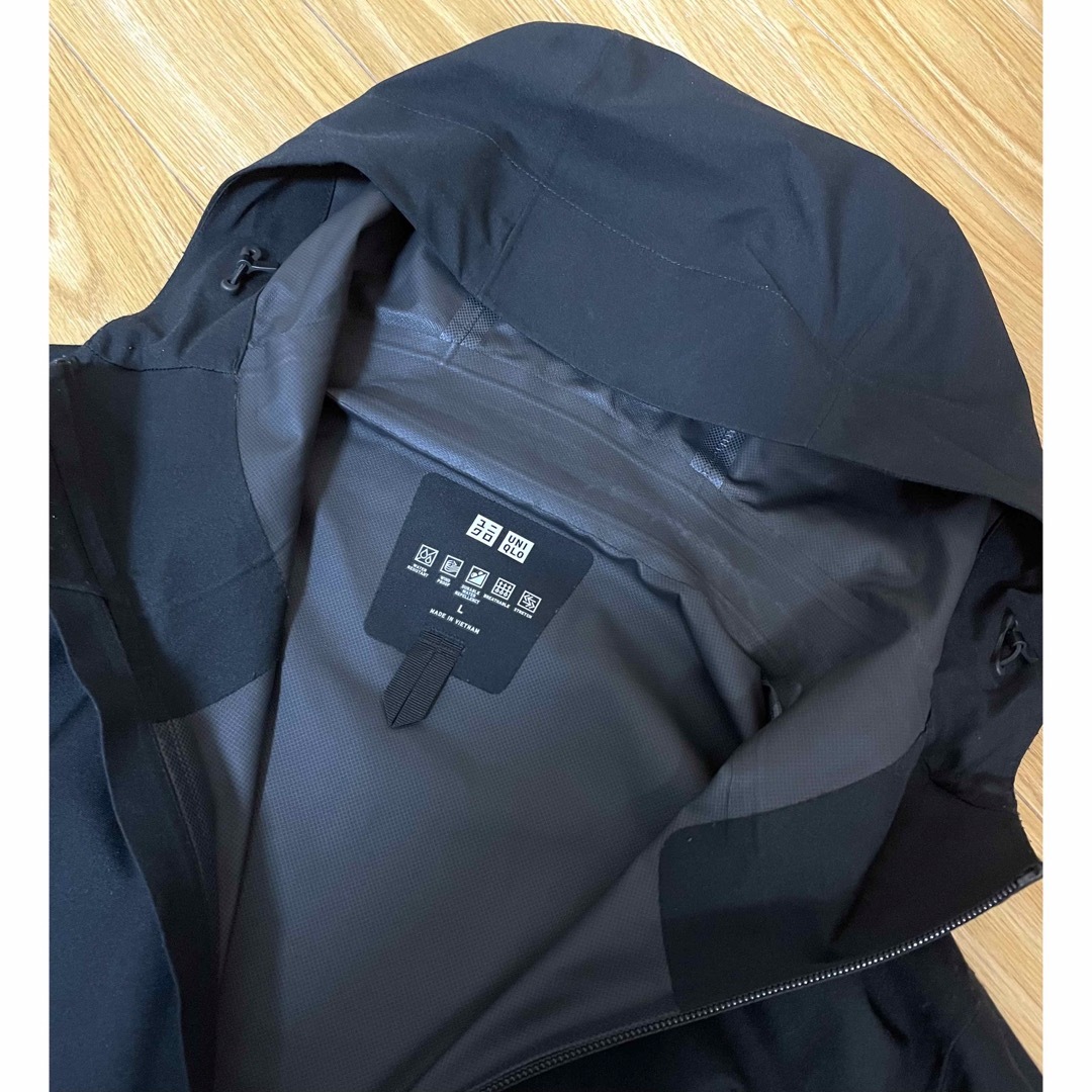 UNIQLO(ユニクロ)のUNIQLO ユニクロ　ブロックテックパーカー　黒　ブラック　L メンズのジャケット/アウター(マウンテンパーカー)の商品写真