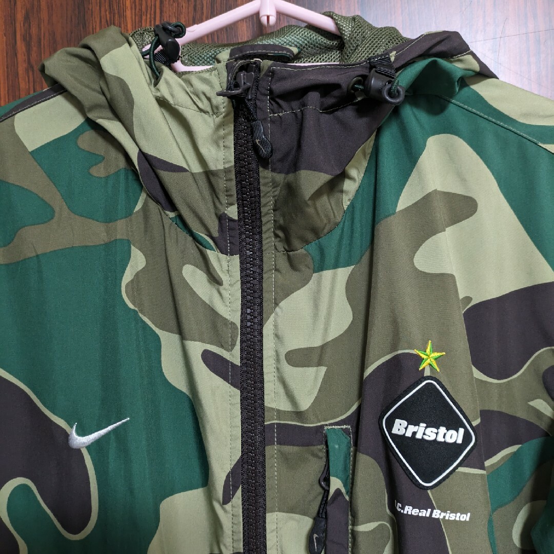 F.C.R.B.(エフシーアールビー)のFCRB × Nike コラボ ナイロンジャケット　M メンズのジャケット/アウター(ナイロンジャケット)の商品写真