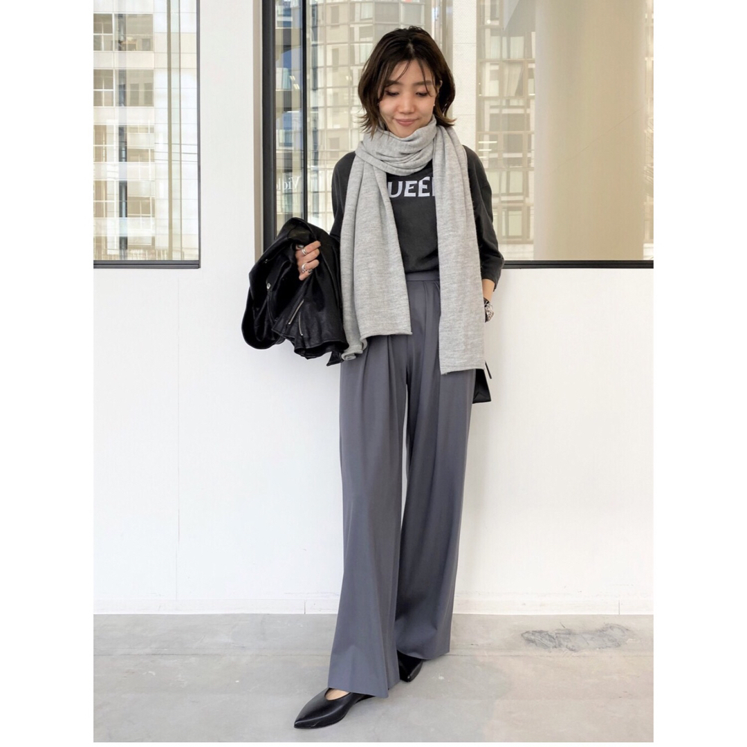 L'Appartement DEUXIEME CLASSE(アパルトモンドゥーズィエムクラス)のLAUREN MANOOGIANローレン マヌージアン　WIDE SCARF   レディースのファッション小物(ストール/パシュミナ)の商品写真