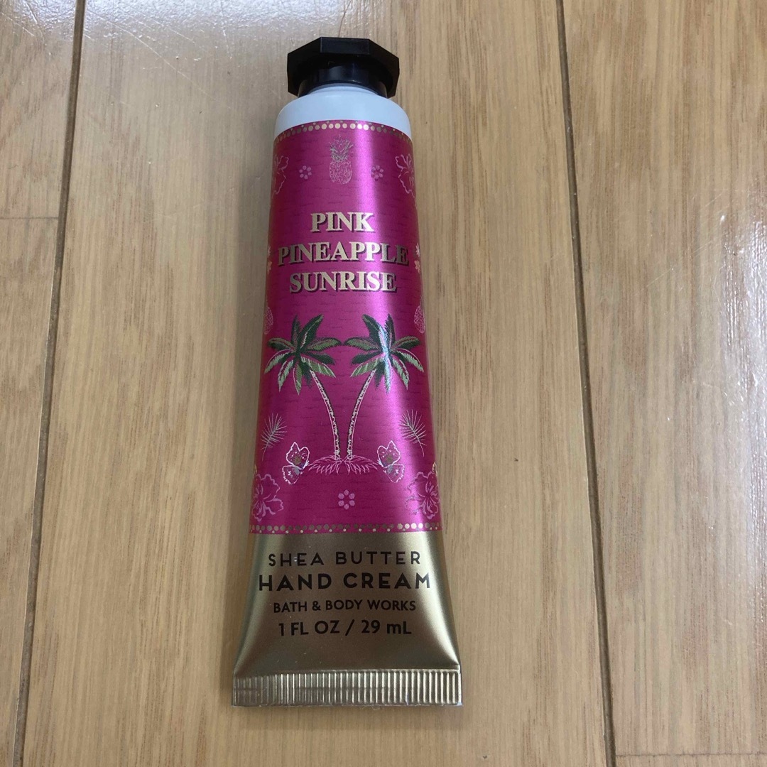 Bath & Body Works(バスアンドボディーワークス)の新品未使用⭐︎BATH &BODY WORKS ハンドクリーム コスメ/美容のボディケア(ハンドクリーム)の商品写真