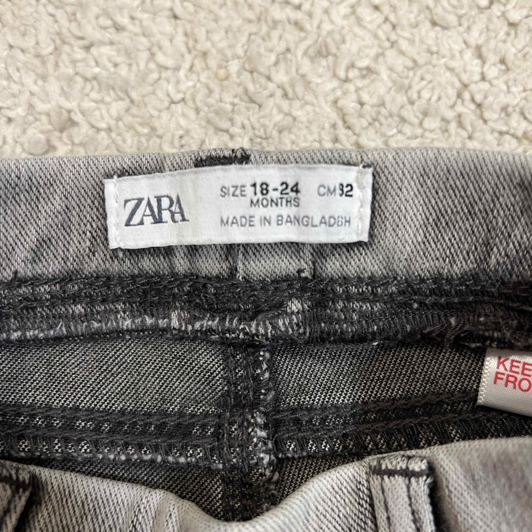 ZARA(ザラ)のZARA キッズジーンズ キッズ/ベビー/マタニティのキッズ服女の子用(90cm~)(パンツ/スパッツ)の商品写真