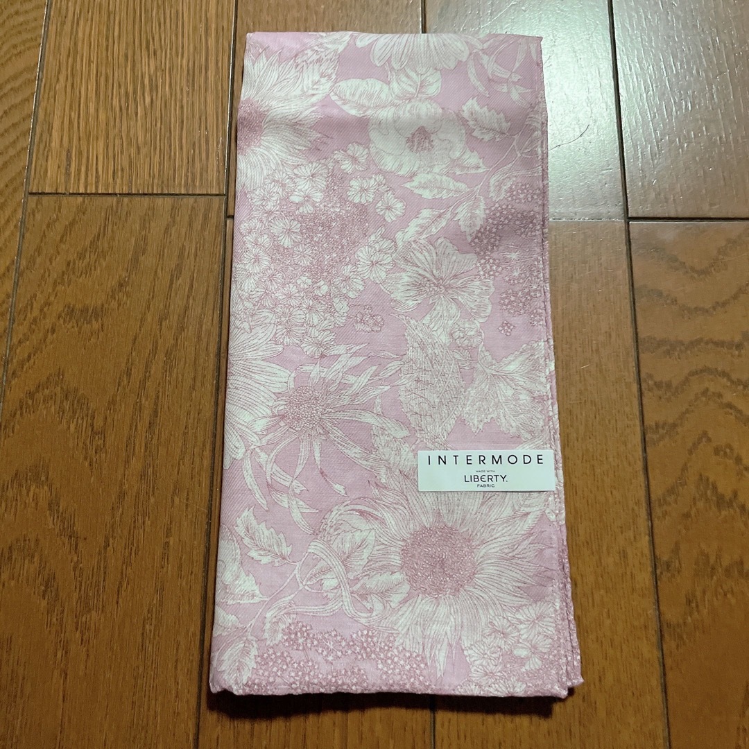 INTERMODE(インターモード)のインターモード　ハンカチ　ピンク　花柄 レディースのファッション小物(ハンカチ)の商品写真