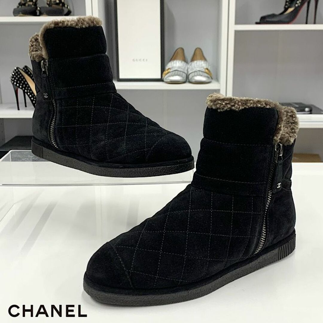 CHANEL(シャネル)の8882 シャネル スエード マトラッセ ココマーク ムートンブーツ ブラック レディースの靴/シューズ(ブーツ)の商品写真