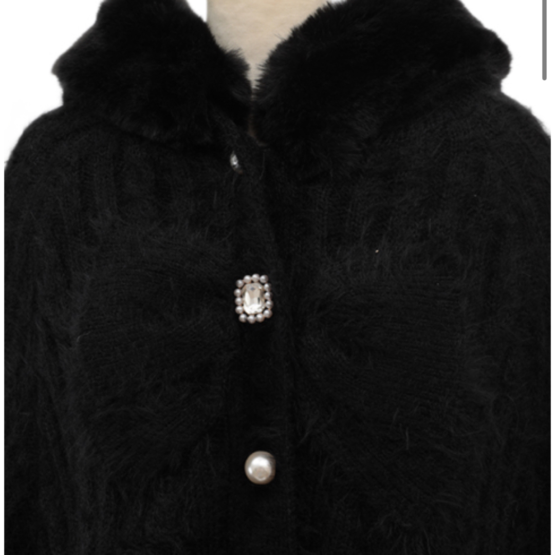 LIZ LISA(リズリサ)のリズリサ ダブルリボンニットファーポンチョ レディースのジャケット/アウター(ポンチョ)の商品写真