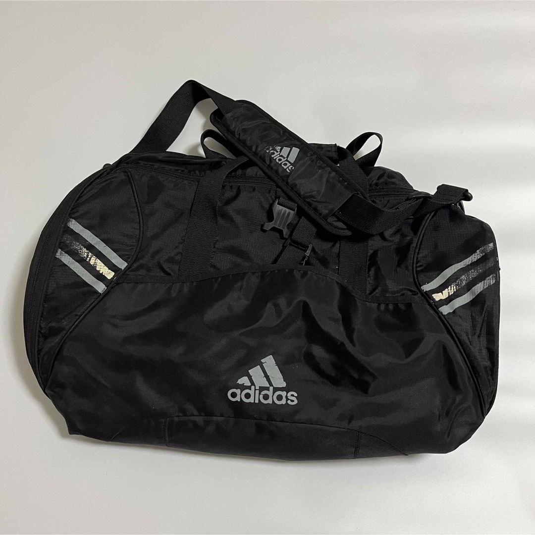 adidas(アディダス)のAdidas トラベルバッグ パフォーマンスロゴ メンズのバッグ(ボストンバッグ)の商品写真