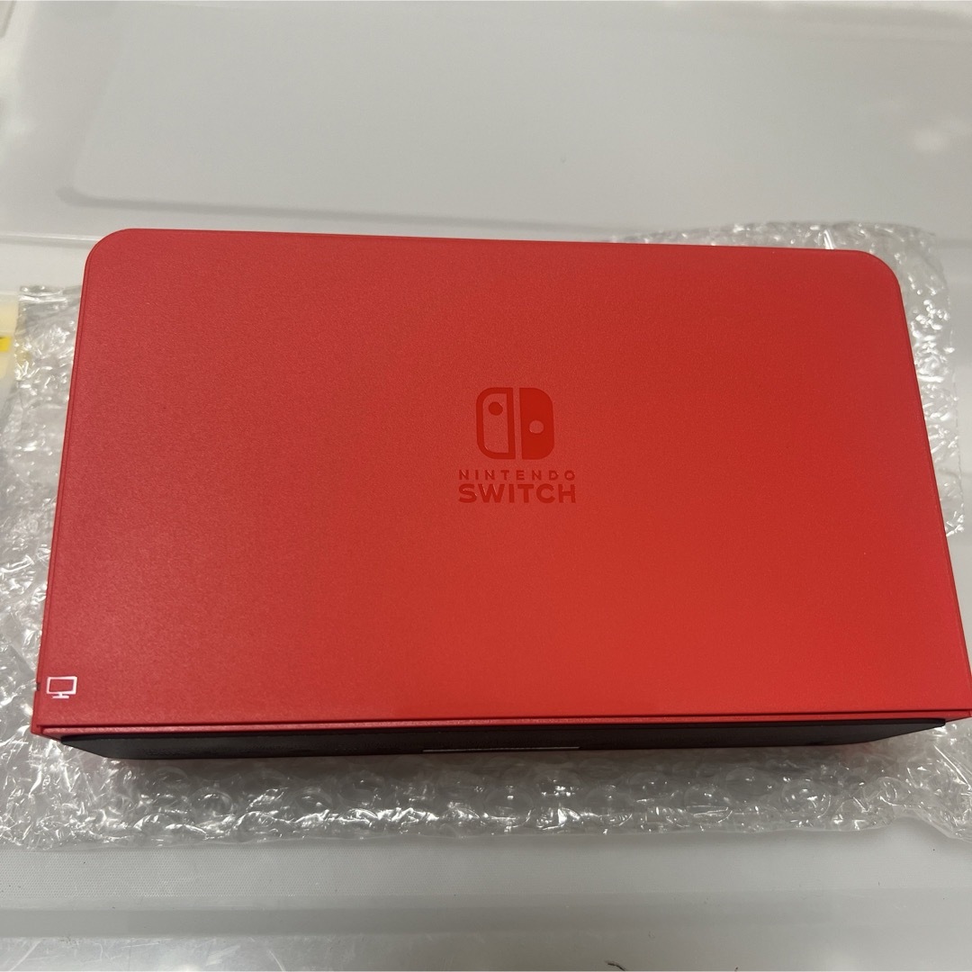 Nintendo Switch(ニンテンドースイッチ)のSwitch有機ELに付属のレッドのドッグ単品です。 マリオレッド エンタメ/ホビーのゲームソフト/ゲーム機本体(その他)の商品写真