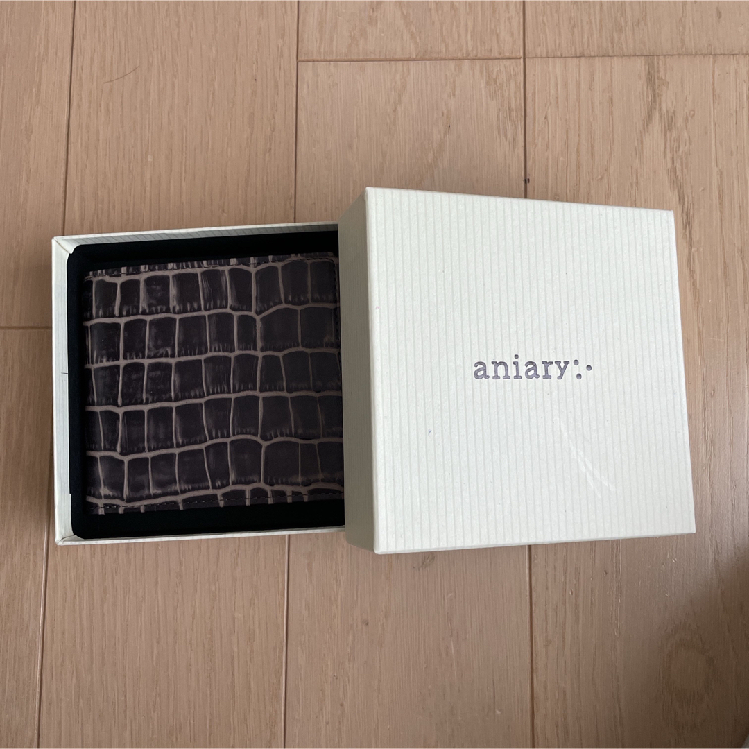 aniary(アニアリ)のaniary アニアリ ティントエンボスレザー　二つ折り財布 新品未使用 メンズのファッション小物(折り財布)の商品写真