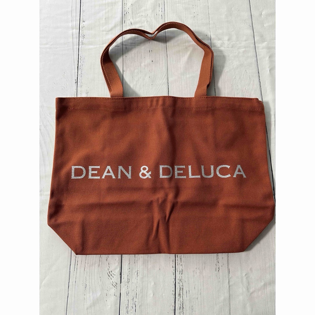 DEAN & DELUCA(ディーンアンドデルーカ)のDEAN & DELUCA　チャリティートートバッグ　テラコッタオレンジ L レディースのバッグ(トートバッグ)の商品写真