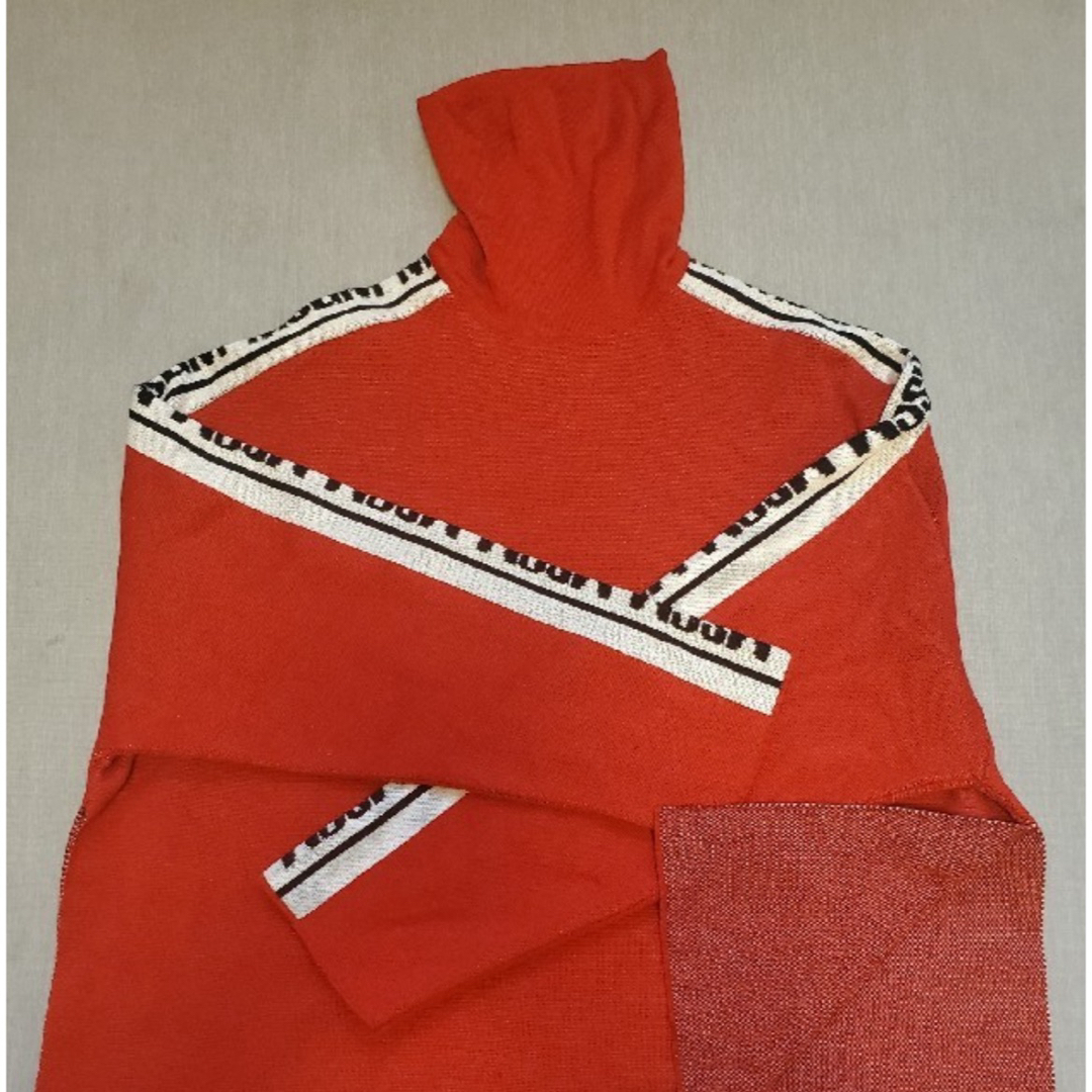 MSGM(エムエスジイエム)のMSGM ニット　ロゴ　赤色 レディースのトップス(ニット/セーター)の商品写真