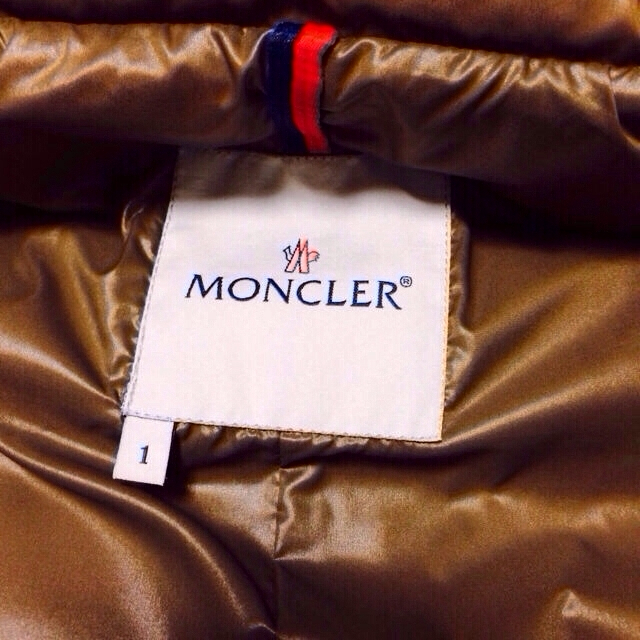 MONCLER(モンクレール)のpippi様14日までお取置モンクレール レディースのジャケット/アウター(ダウンベスト)の商品写真