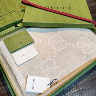 グッチ(Gucci)の❤極美品❤箱付き最高級ウール❤GUCCI ジャカード マフラー❤ゴールドラメ❤(マフラー/ショール)