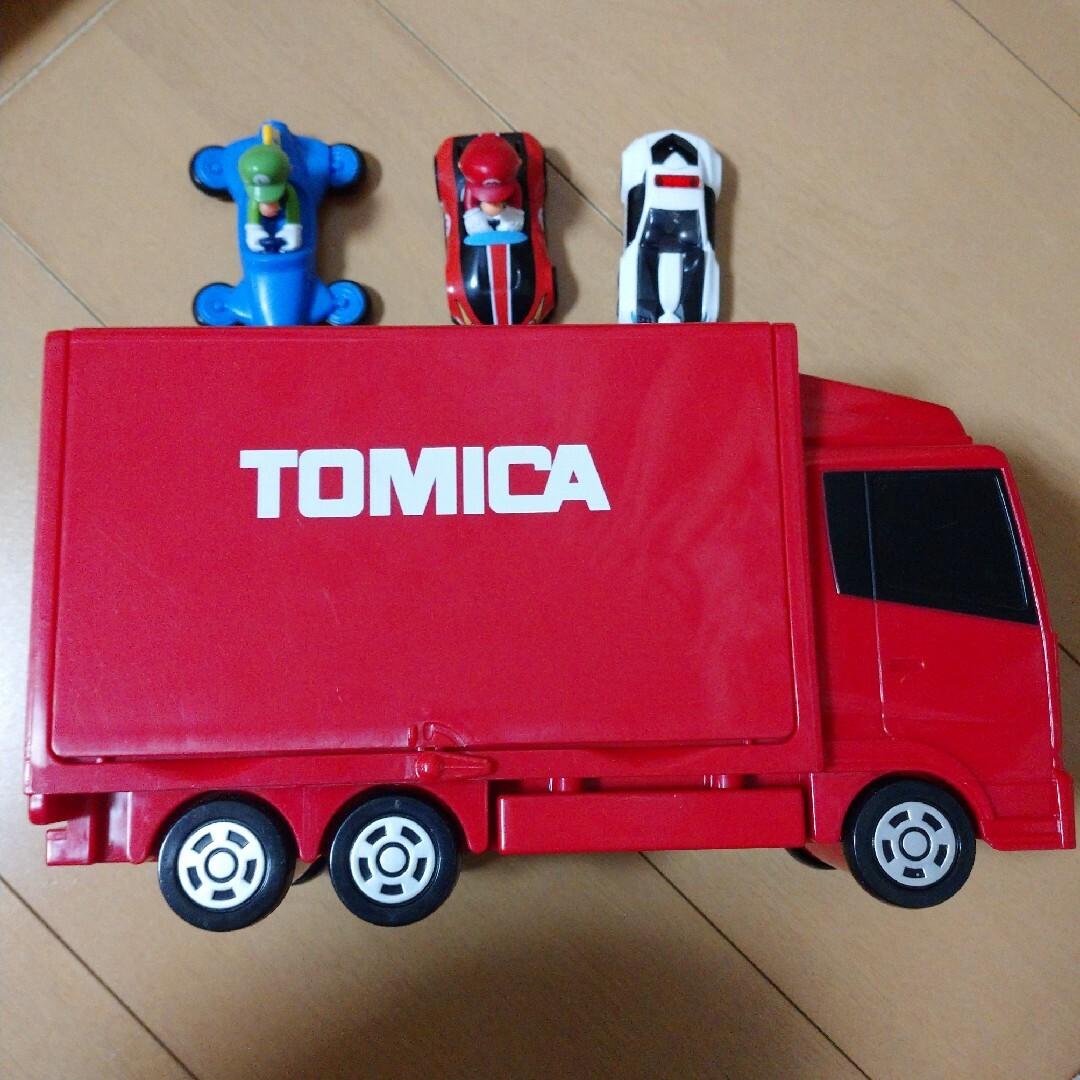 トミカトラック パトカー マリオ エンタメ/ホビーのおもちゃ/ぬいぐるみ(ミニカー)の商品写真