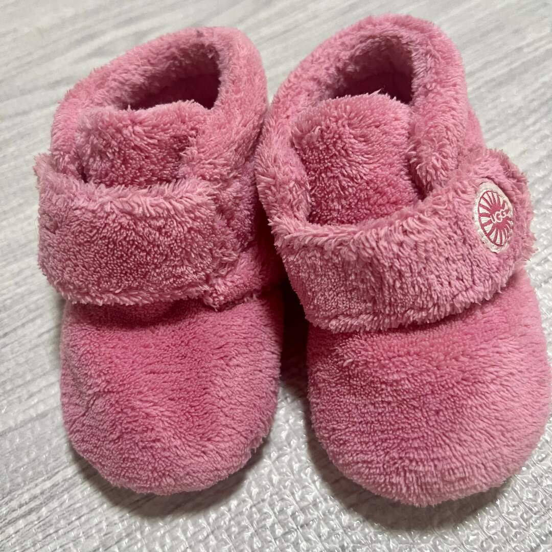 UGG(アグ)のUGG ベビー　キッズブーツ キッズ/ベビー/マタニティのキッズ靴/シューズ(15cm~)(ブーツ)の商品写真