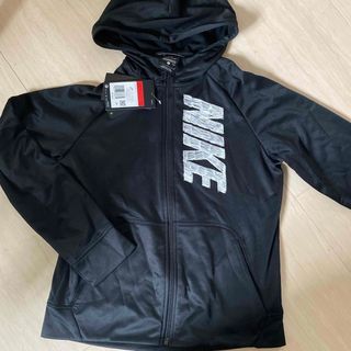 ナイキ(NIKE)の新品！NIKE 裏起毛パーカー160センチ(ジャケット/上着)