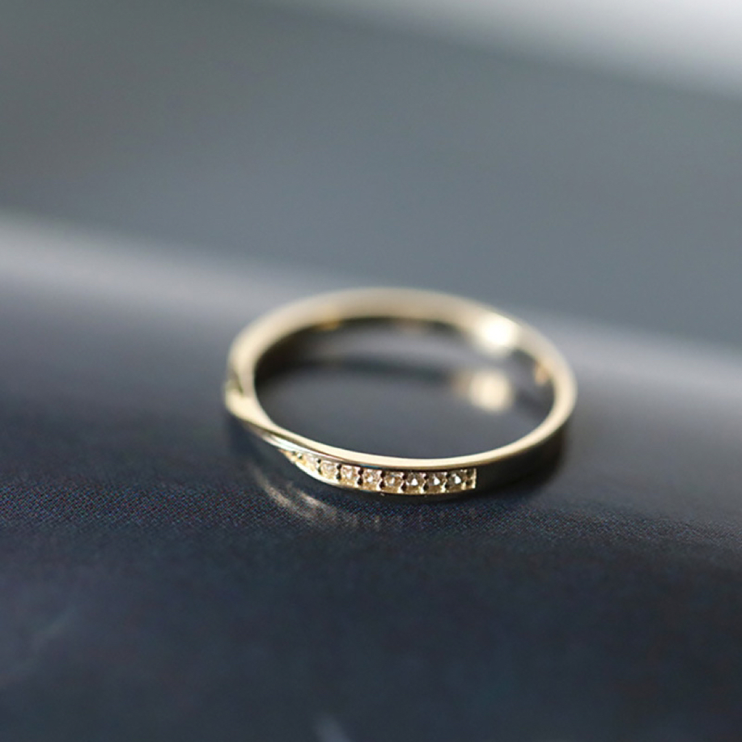 高級 小粒 CZダイヤ ひねり シンプル ゴールド リング 11号 レディースのアクセサリー(リング(指輪))の商品写真