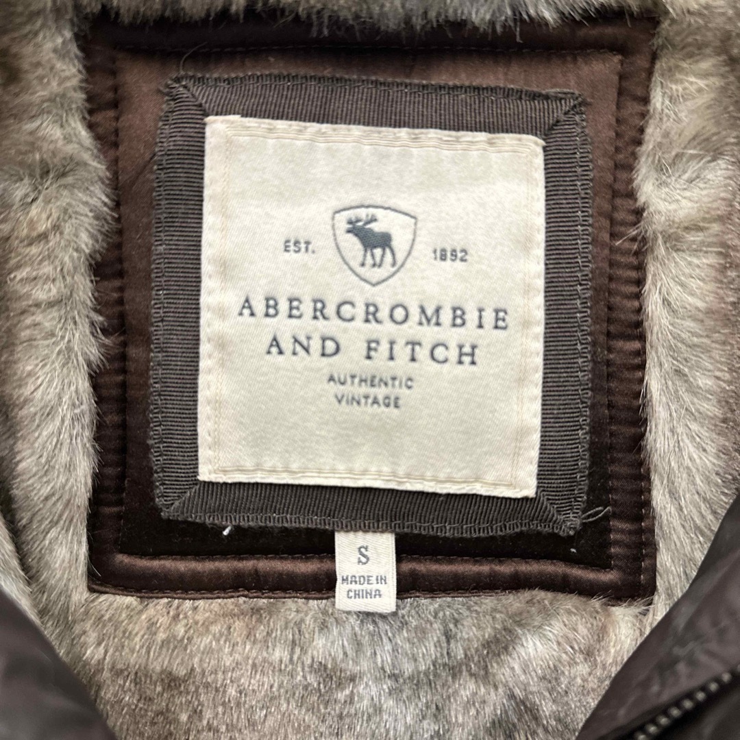 Abercrombie&Fitch(アバクロンビーアンドフィッチ)のABERCROMBIE & FITCH ファーダウンジャケット　Sサイズ レディースのジャケット/アウター(ダウンジャケット)の商品写真