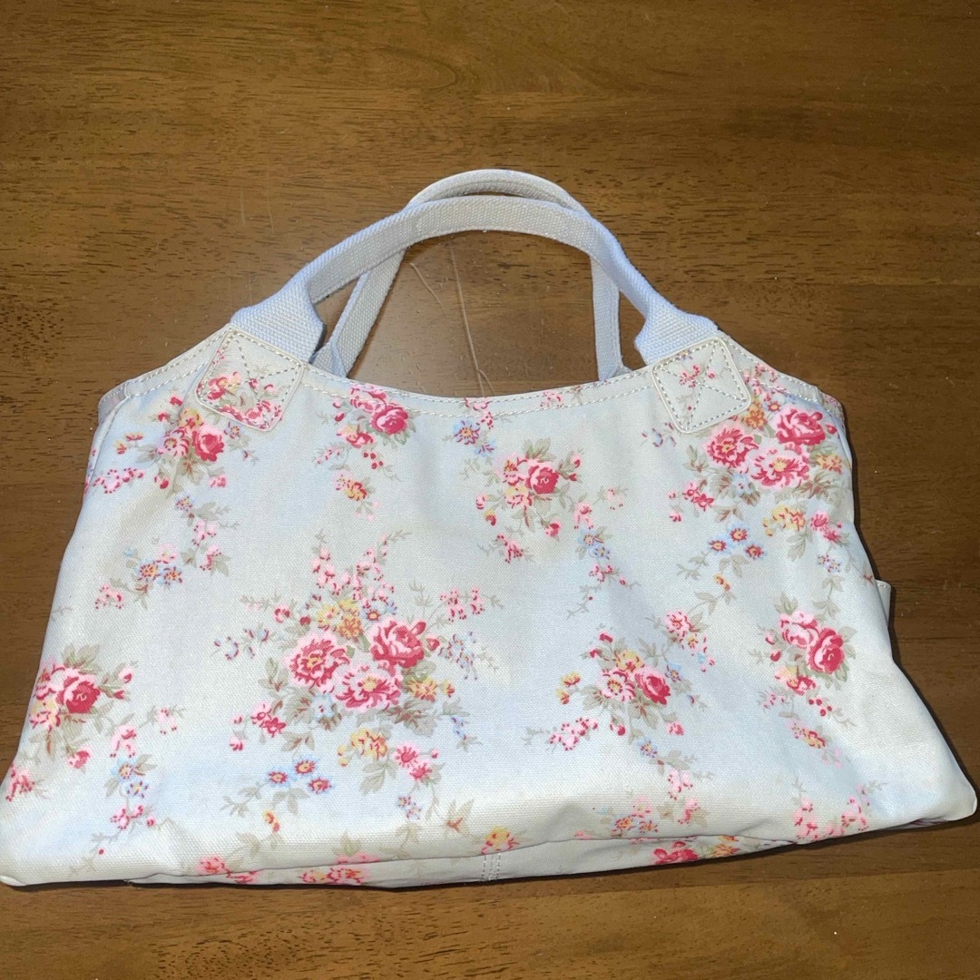 Cath Kidston(キャスキッドソン)のCath Kidston花柄 フラワー トート ハンドバッグ  レディースのバッグ(トートバッグ)の商品写真