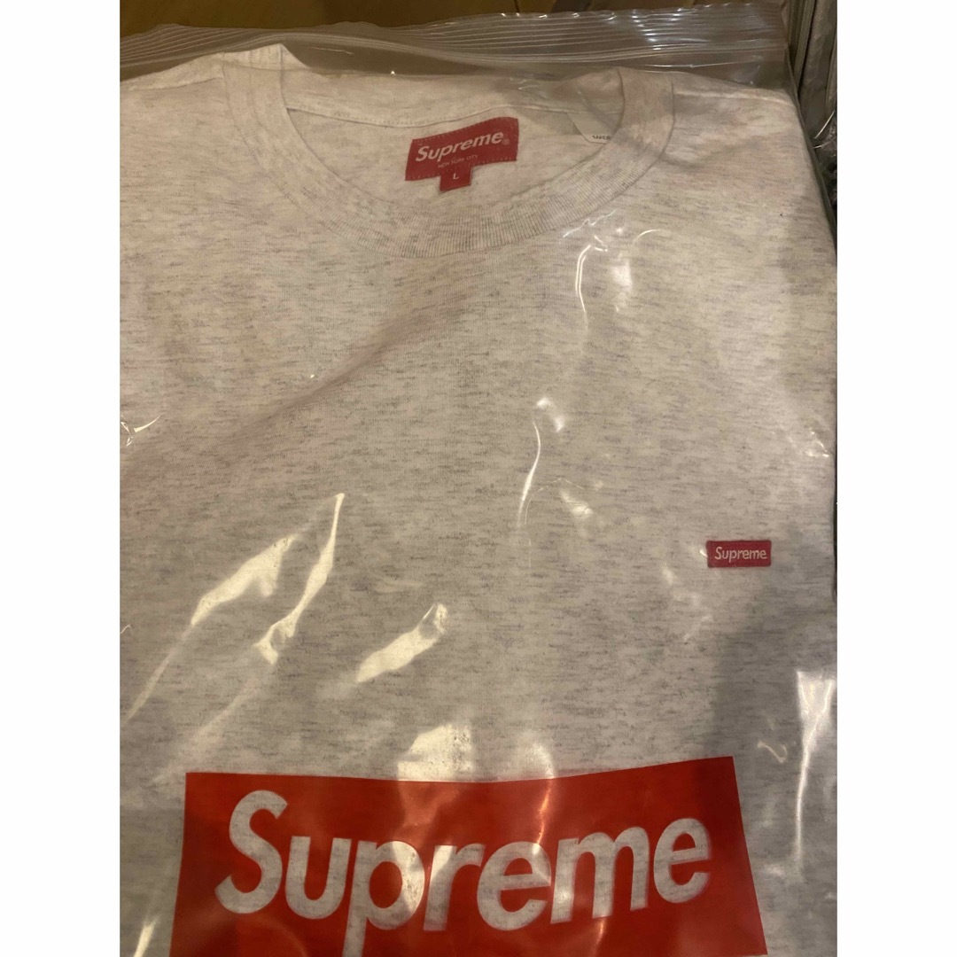 Supreme(シュプリーム)のsmall logo supreme グレー　 L レディースのトップス(Tシャツ(半袖/袖なし))の商品写真