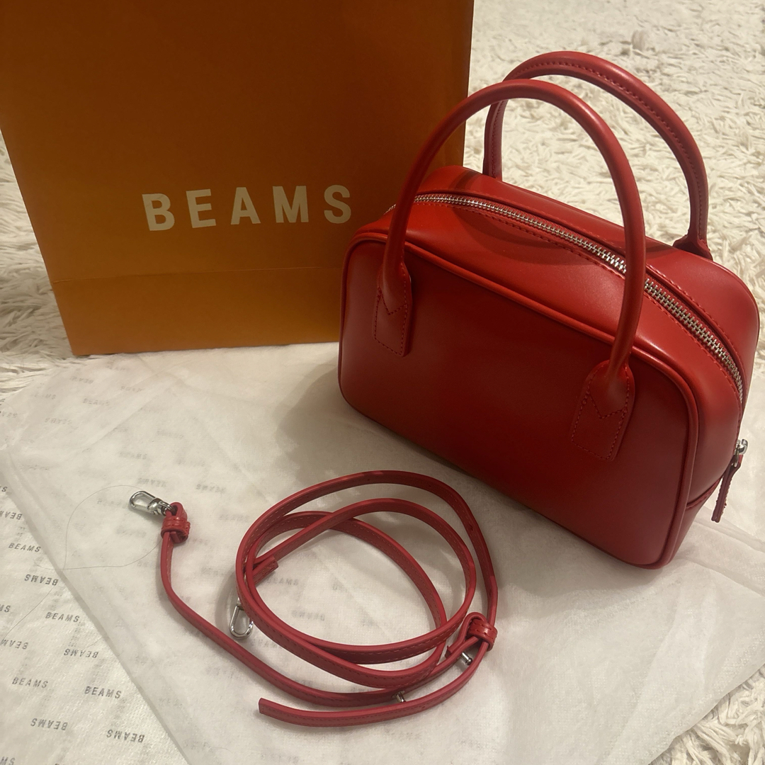 BEAMS(ビームス)のBEAMS  ミニショルダーバッグ　赤　新品未使用 レディースのバッグ(ショルダーバッグ)の商品写真