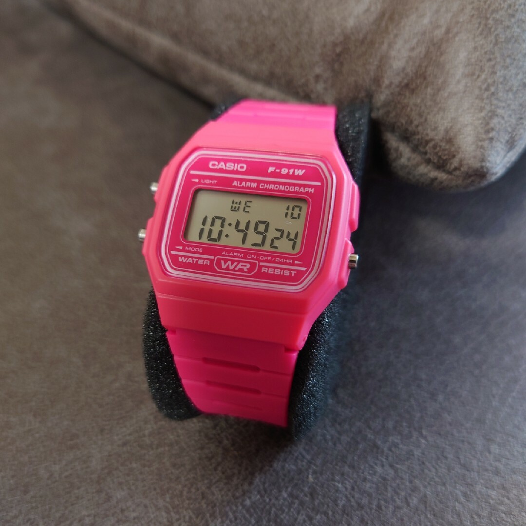 CASIO(カシオ)のCASIO チープカシオ F-91W ピンク 腕時計 廃盤 レディースのファッション小物(腕時計)の商品写真