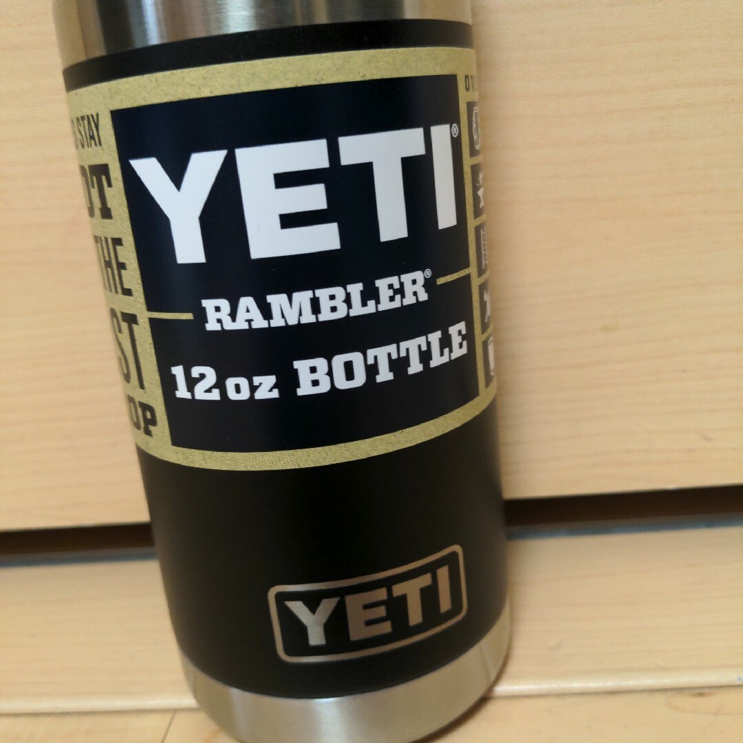 YETI(イエティ)のイエティ ランブラー 12oz ホットショット タンブラー ボトル ブラック スポーツ/アウトドアのアウトドア(その他)の商品写真