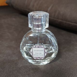 ジルスチュアート(JILLSTUART)のジルスチュアート オード ホワイトフローラル 50ml 半分弱(香水(女性用))