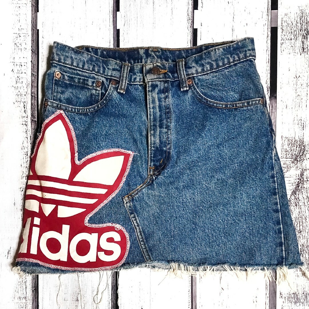 Levi's(リーバイス)の◎LEVI’S×adidas◎BIGロゴ!*古着リメイク*デニムスカート レディースのスカート(ひざ丈スカート)の商品写真